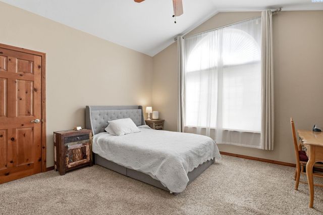 6004 Glenbrook Loop, West Richland, WA 99353