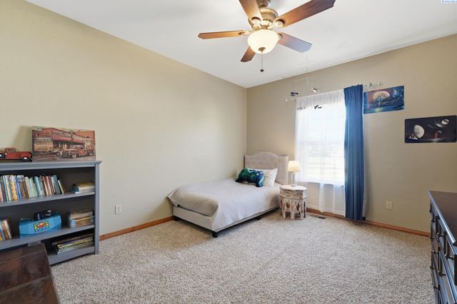 6004 Glenbrook Loop, West Richland, WA 99353