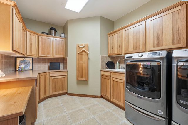 6004 Glenbrook Loop, West Richland, WA 99353