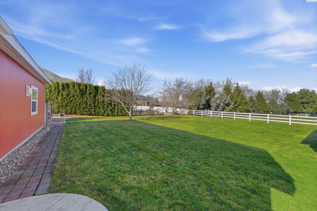 6004 Glenbrook Loop, West Richland, WA 99353