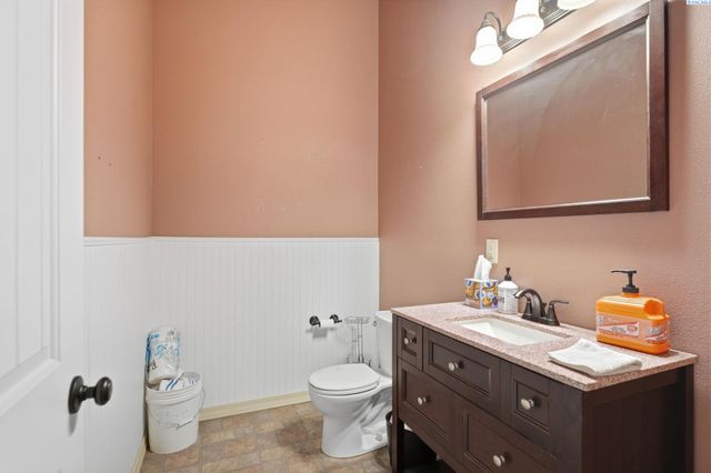 6004 Glenbrook Loop, West Richland, WA 99353