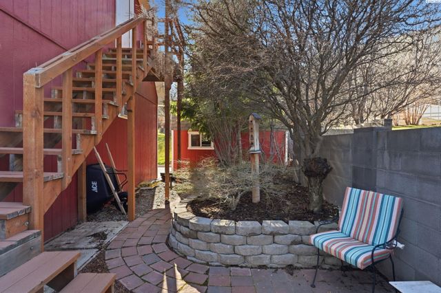 6004 Glenbrook Loop, West Richland, WA 99353