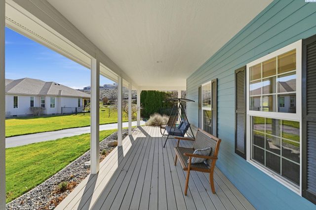 6004 Glenbrook Loop, West Richland, WA 99353