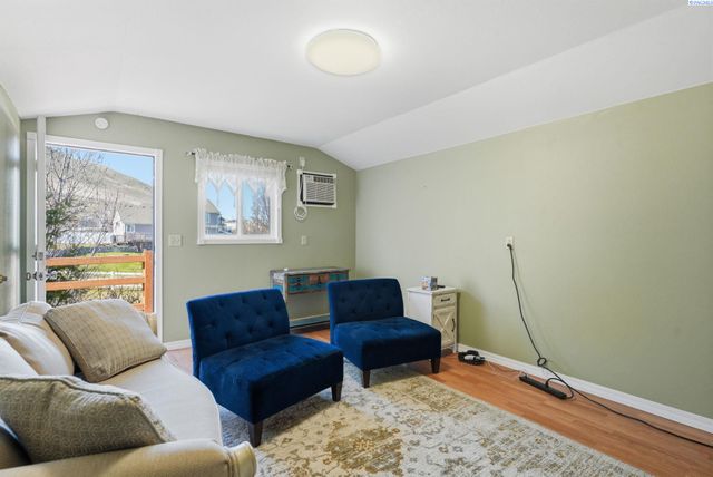 6004 Glenbrook Loop, West Richland, WA 99353