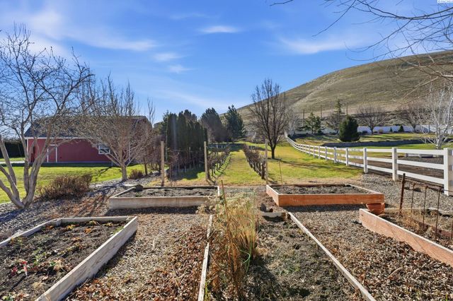 6004 Glenbrook Loop, West Richland, WA 99353
