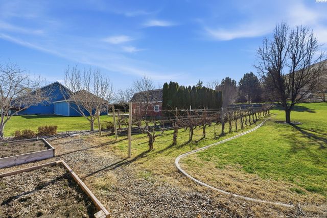 6004 Glenbrook Loop, West Richland, WA 99353