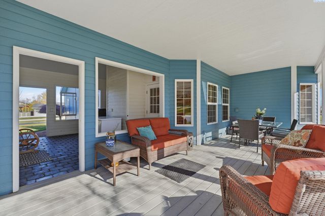 6004 Glenbrook Loop, West Richland, WA 99353