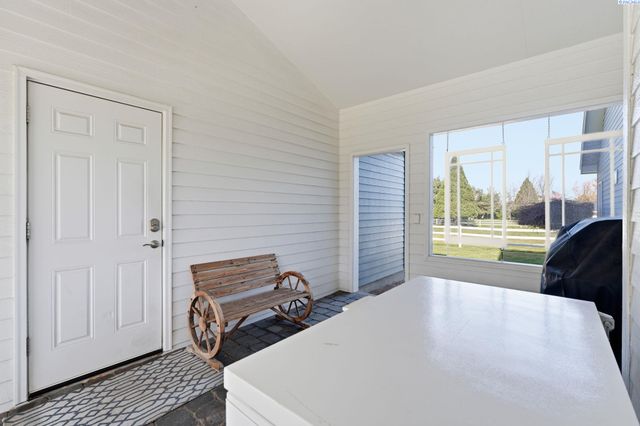 6004 Glenbrook Loop, West Richland, WA 99353