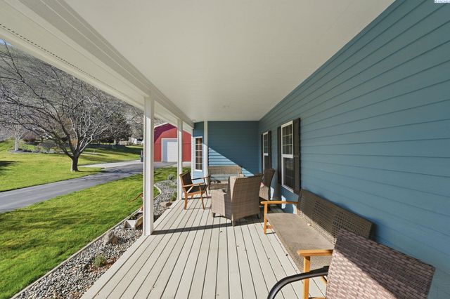 6004 Glenbrook Loop, West Richland, WA 99353