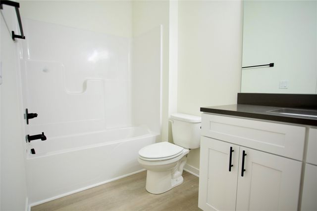 9144 Spring Crest Lane, West Des Moines, IA 50266