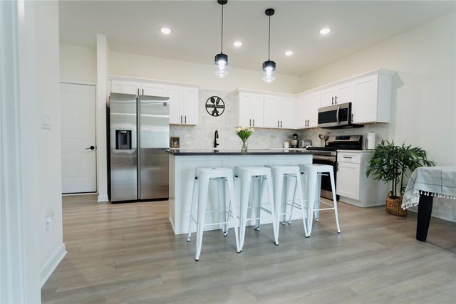 9144 Spring Crest Lane, West Des Moines, IA 50266