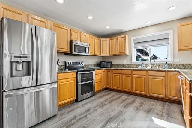 30265 Buck Tail Drive, Canyon Lake, CA 92587