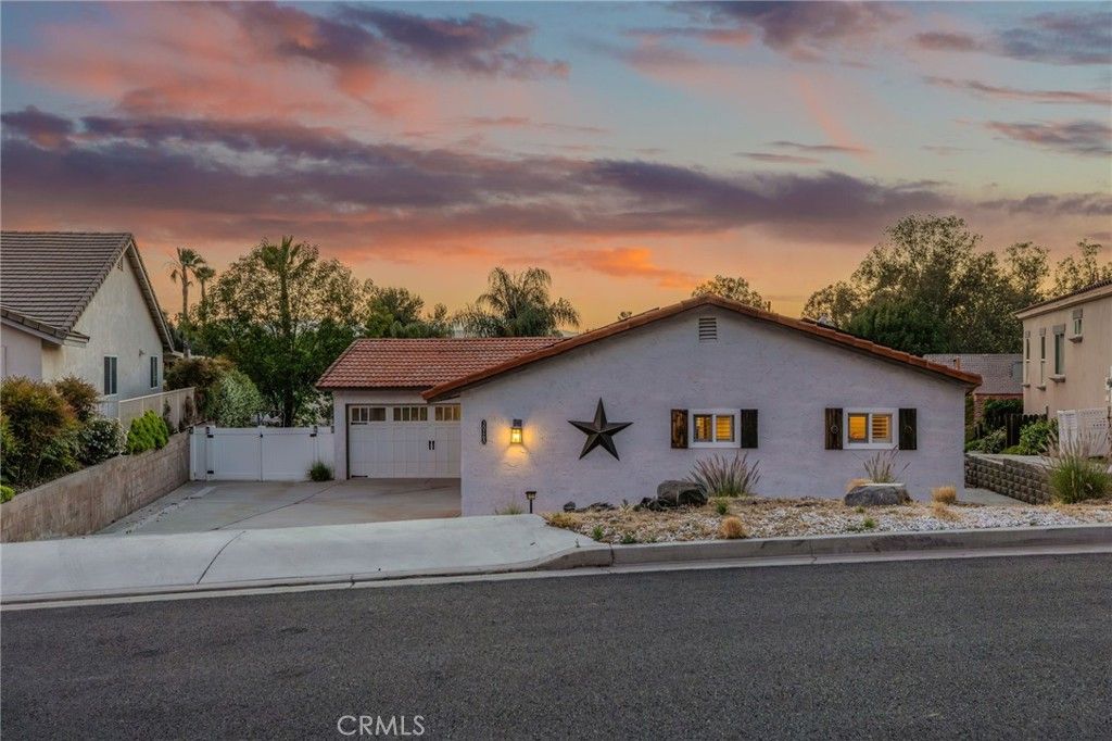 30265 Buck Tail Drive, Canyon Lake, CA 92587