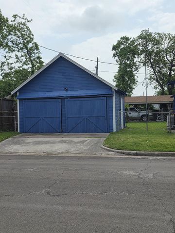 600 E Defee Avenue, Baytown, TX 77520