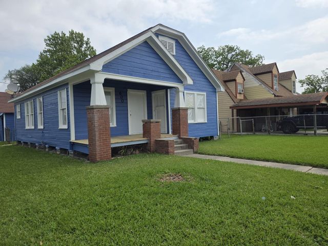 600 E Defee Avenue, Baytown, TX 77520