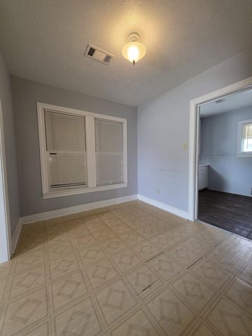 600 E Defee Avenue, Baytown, TX 77520