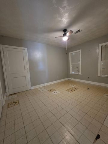 600 E Defee Avenue, Baytown, TX 77520