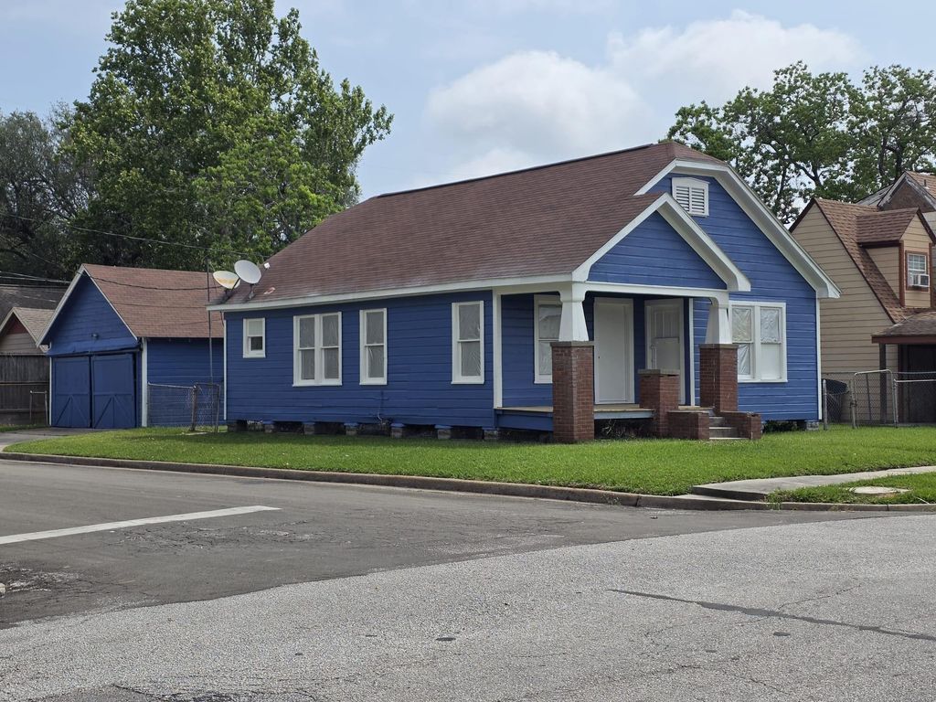 600 E Defee Avenue, Baytown, TX 77520