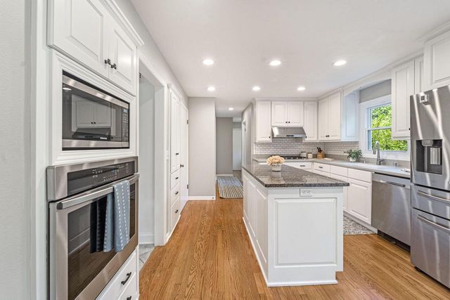 720 W Clovernook LANE, Glendale, WI 53217