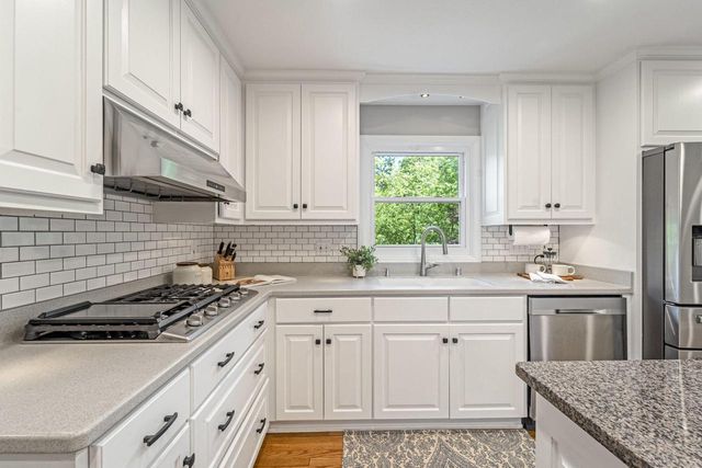 720 W Clovernook LANE, Glendale, WI 53217