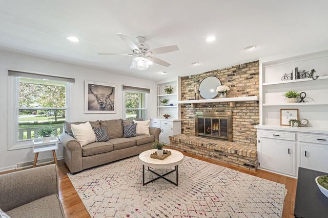 720 W Clovernook LANE, Glendale, WI 53217