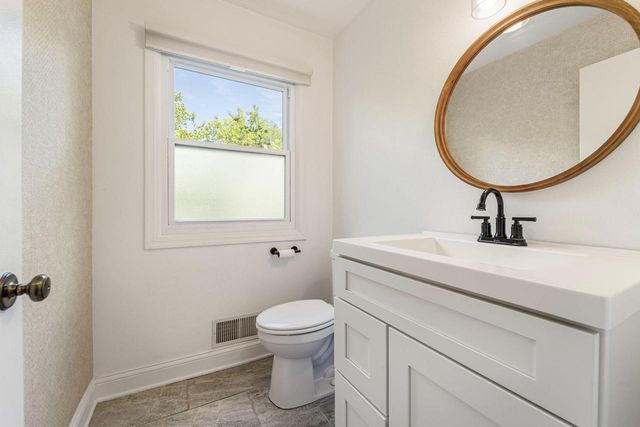 720 W Clovernook LANE, Glendale, WI 53217