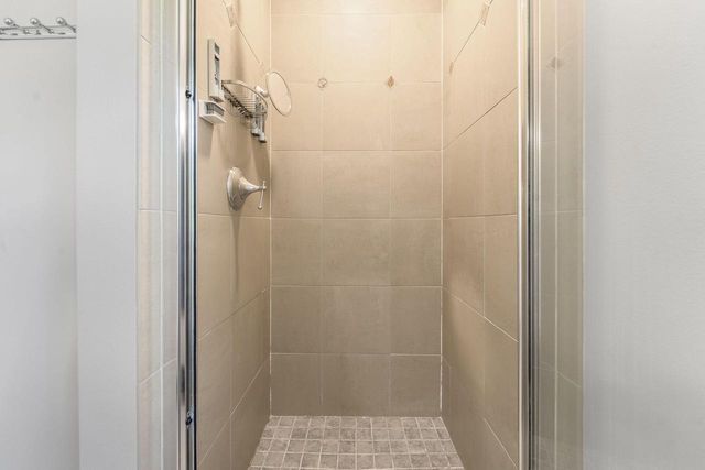 720 W Clovernook LANE, Glendale, WI 53217