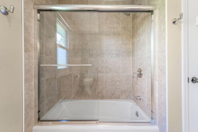 720 W Clovernook LANE, Glendale, WI 53217