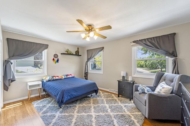 720 W Clovernook LANE, Glendale, WI 53217
