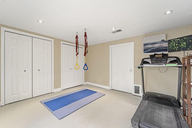 720 W Clovernook LANE, Glendale, WI 53217