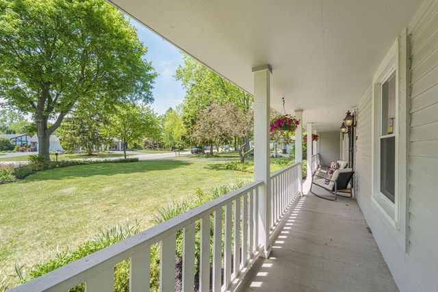 720 W Clovernook LANE, Glendale, WI 53217