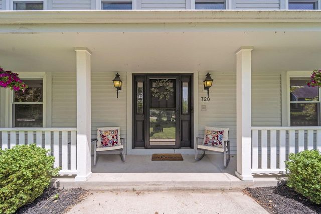 720 W Clovernook LANE, Glendale, WI 53217