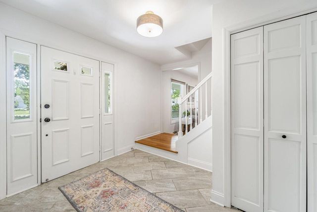 720 W Clovernook LANE, Glendale, WI 53217