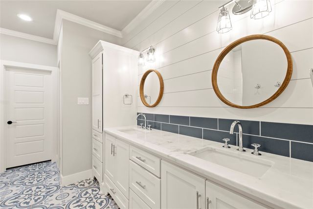 65 Hillcrest Drive, Tool, TX 75143