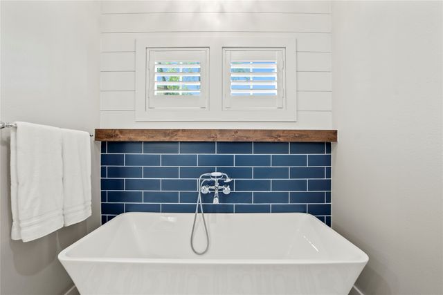 65 Hillcrest Drive, Tool, TX 75143