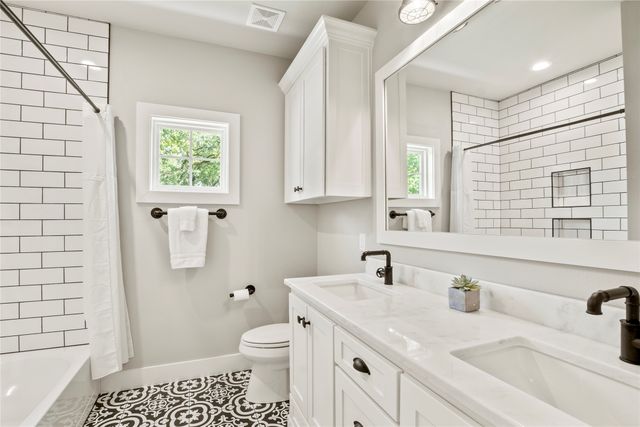 65 Hillcrest Drive, Tool, TX 75143