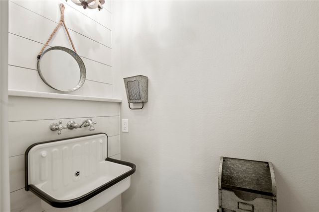 65 Hillcrest Drive, Tool, TX 75143