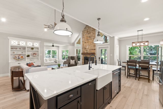 65 Hillcrest Drive, Tool, TX 75143