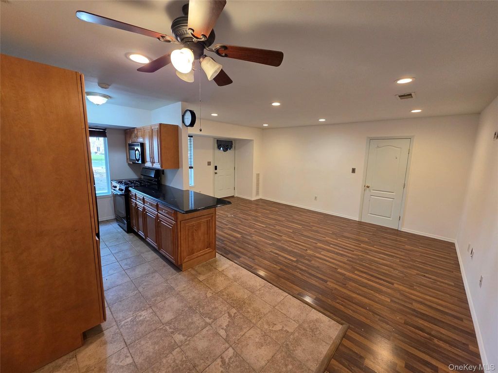 7 Idaho Court 7, Coram, NY 11727 — photo 3