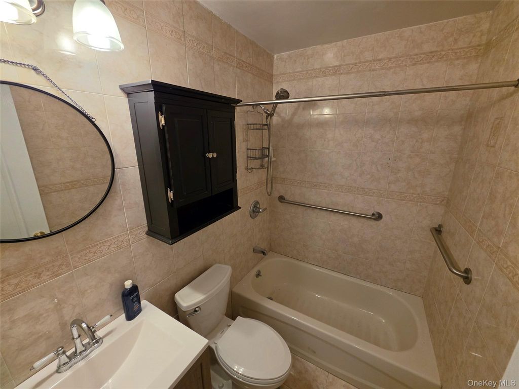 7 Idaho Court 7, Coram, NY 11727 — photo 5