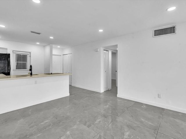 2451 SW 82nd Avenue 108, Davie, FL 33324