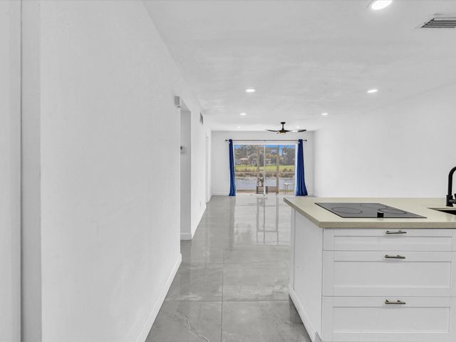 2451 SW 82nd Avenue 108, Davie, FL 33324