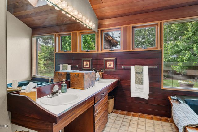 2502 Dellwood, Medford, OR 97504