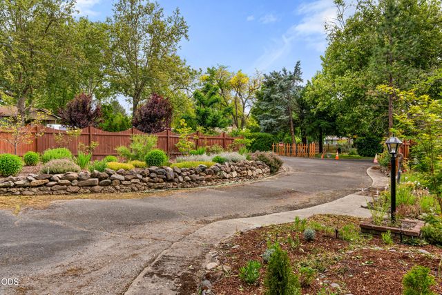 2502 Dellwood, Medford, OR 97504