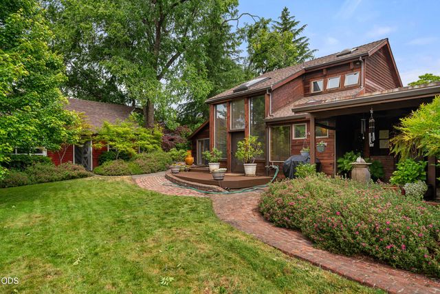 2502 Dellwood, Medford, OR 97504
