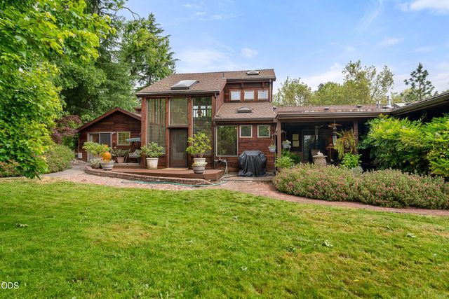 2502 Dellwood, Medford, OR 97504