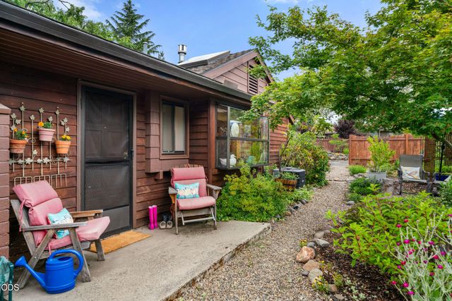 2502 Dellwood, Medford, OR 97504