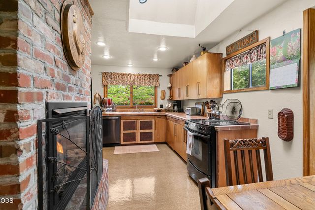 2502 Dellwood, Medford, OR 97504