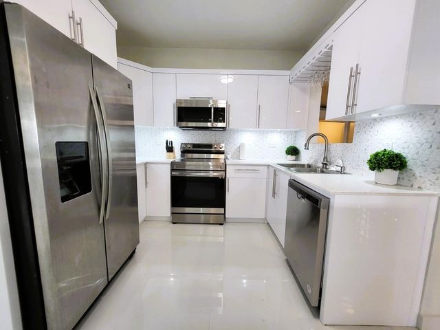 27 MAR MEDITERRANEO, Carolina, PR 00979