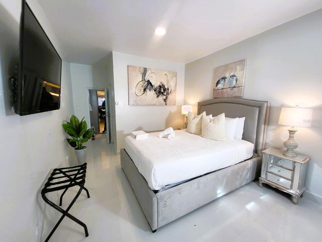 27 MAR MEDITERRANEO, Carolina, PR 00979